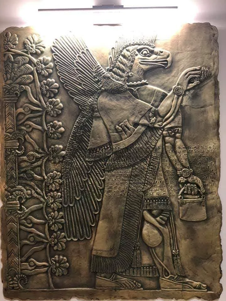 Bárbelső növényi ornamentikájú mennyezeti domborműve