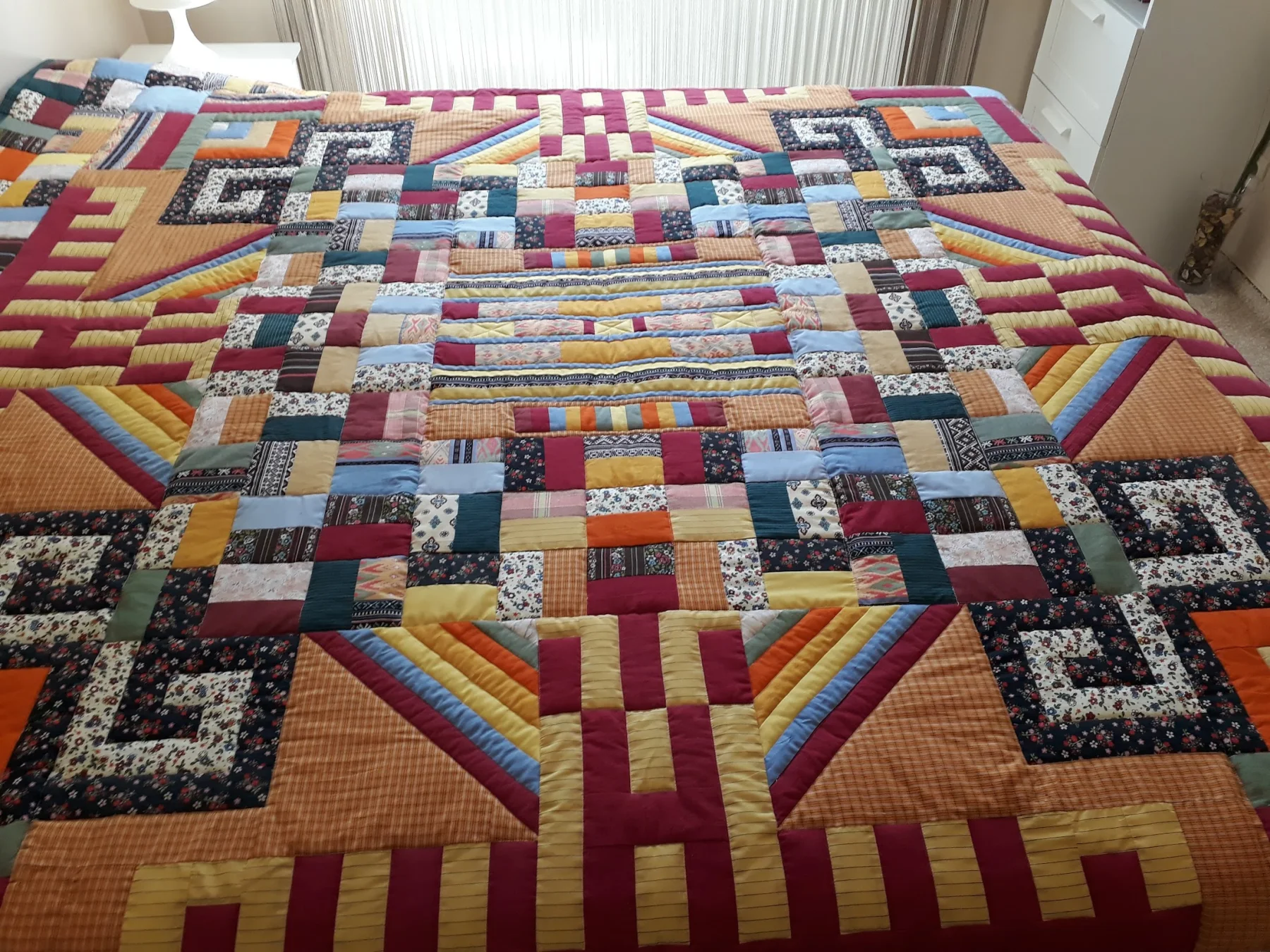 Kék tónusú patchwork takaró - kézzel készített textilalkotás